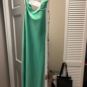 Zara satin effect cut out green dress. Size xs. Never worn. Nwt.
